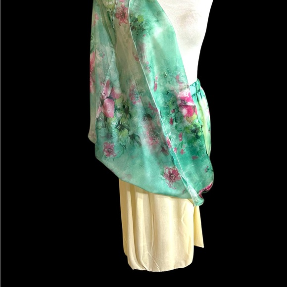 Filmy Floral Green Maxi Skirt fully lined and ready to party - Picture 3 of 8